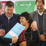 Entrega de escrituras en Mayor Buratovich: 26 familias cumplieron el sueño de la casa propia